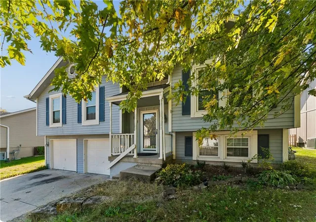 Photo 2 of Single family home for sale at 141 NW 101st Street, Kansas City, MO 64155 | MLS# 2647980 | Listing updated on 2026-10-29