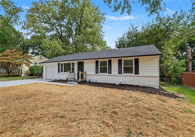 Photo 2 of Single family home for sale at 8507 Kentucky Ave, Raytown, MO 64138 | MLS# 2647981 | Listing updated on 2026-10-21