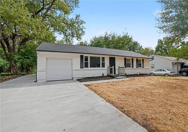 Photo 3 of Single family home for sale at 8507 Kentucky Ave, Raytown, MO 64138 | MLS# 2647981 | Listing updated on 2026-10-21