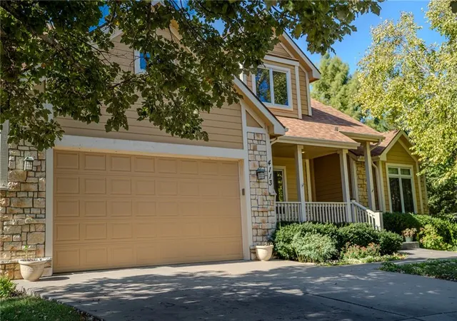 Photo 3 of Single family home for sale at 4113 Blackjack Oak Dr, Lawrence, KS 66047 | MLS# 2647993 | Listing updated on 2026-10-27