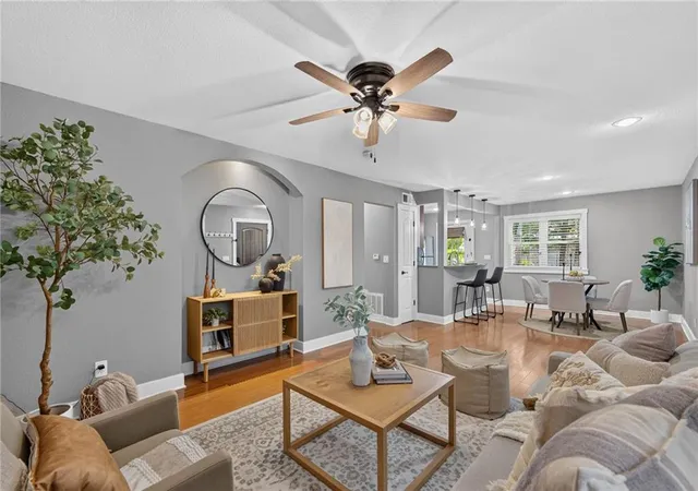 Listing Photo 5 - Condo for sale in building located at 4500 Jefferson St, Kansas City, MO 64111 - Unit #102