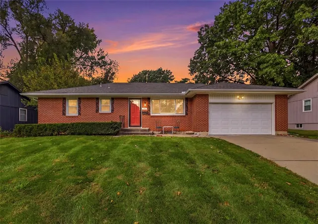 Single family home for sale at 8914 Park St, Lenexa, KS 66215 | MLS# 2648007
