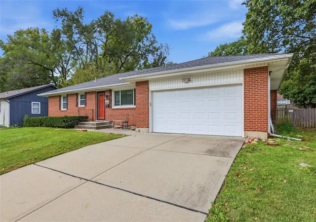 Photo 3 of Single family home for sale at 8914 Park St, Lenexa, KS 66215 | MLS# 2648007 | Listing updated on 2026-10-22