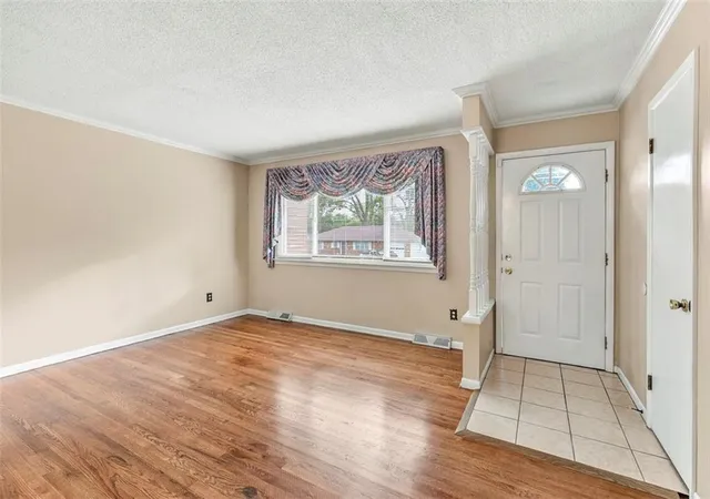 Photo 4 of Single family home for sale at 8914 Park St, Lenexa, KS 66215 | MLS# 2648007 | Listing updated on 2026-10-22