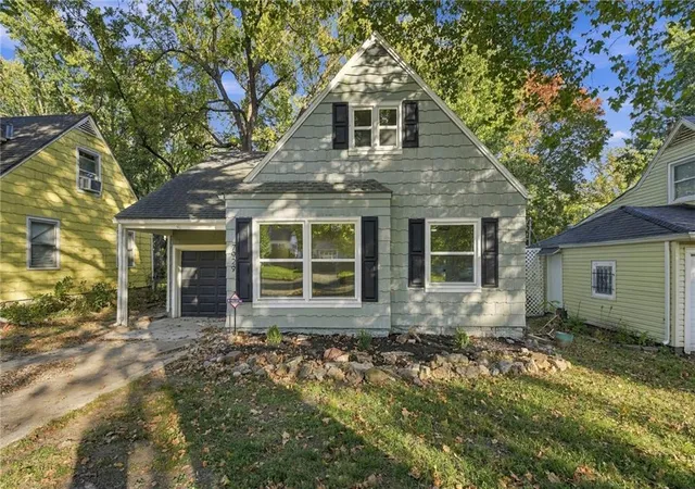 Single family home for sale at 7929 Madison Ave, Kansas City, MO 64114 | MLS# 2648012