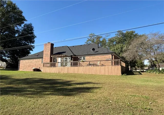 Photo 3 of Single family home for sale at 2604 Country Clb Cir, Independence, KS 67301 | MLS# 2648016 | Listing updated on 2026-10-21