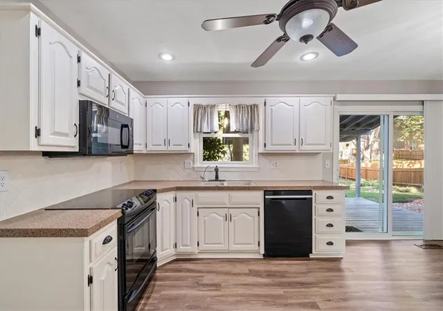Photo 2 of Single family home for sale at 1425 N Hunter Dr, Olathe, KS 66061 | MLS# 2648018 | Listing updated on 2026-10-23
