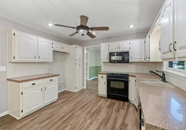 Photo 3 of Single family home for sale at 1425 N Hunter Dr, Olathe, KS 66061 | MLS# 2648018 | Listing updated on 2026-10-23