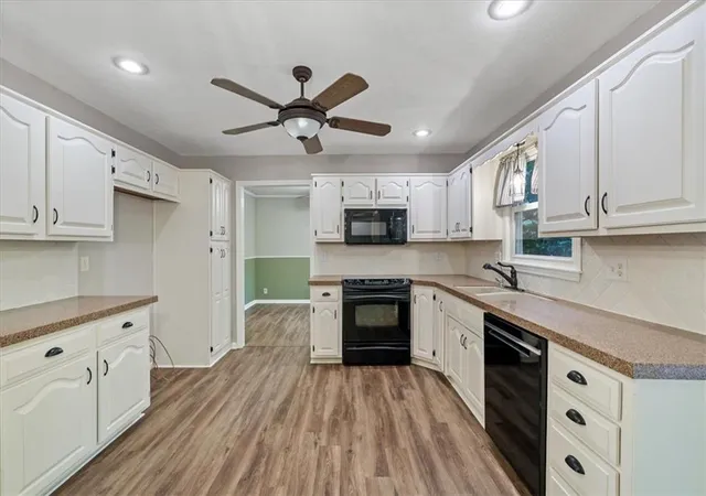 Photo 3 of Single family home for sale at 1425 N Hunter Dr, Olathe, KS 66061 | MLS# 2648018 | Listing updated on 2026-10-23