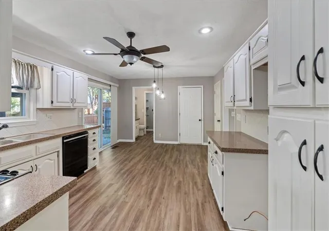 Photo 4 of Single family home for sale at 1425 N Hunter Dr, Olathe, KS 66061 | MLS# 2648018 | Listing updated on 2026-10-23