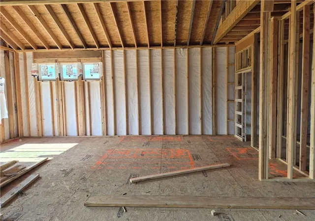 Photo 4 of Single family home for sale at 14617 Aspen Cir, Basehor, KS 66007 | MLS# 2648020 | Listing updated on 2026-10-21