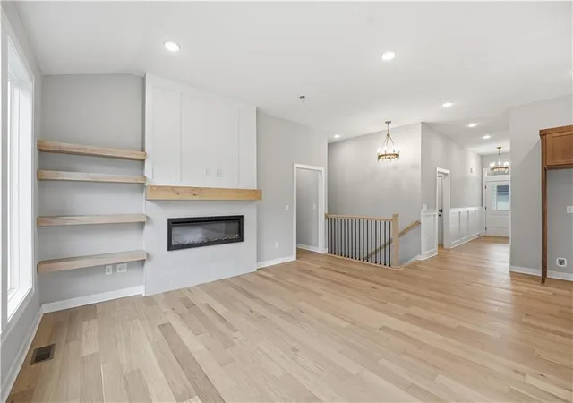 Photo 4 of Single family home for sale at 18580 W 195th Street, Spring Hill, KS 66083 | MLS# 2648021 | Listing updated on 2026-10-22