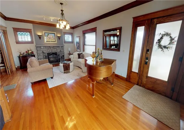 Photo 3 of Single family home for sale at 309 S Holden St, Warrensburg, MO 64093 | MLS# 2648024 | Listing updated on 2026-10-28