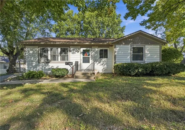 Single family home for sale at 404 SW 2nd Street, Lees Summit, MO 64063 | MLS# 2648031