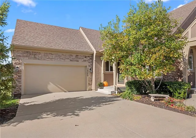Single family home for sale at 14080 S Summit St, Olathe, KS 66062 | MLS# 2648036