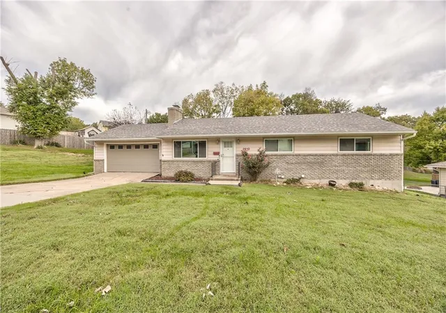Single family home for sale at 3910 NE 54th Street, Kansas City, MO 64119 | MLS# 2648037