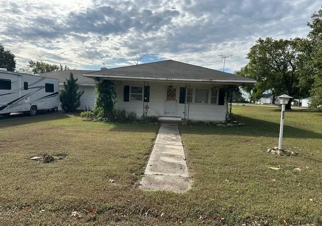 Photo 1 of Single family home for sale at 804 E Perry St, Arma, KS 66712 | MLS# 2648040 | Listing updated on 2026-10-21