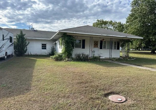 Photo 2 of Single family home for sale at 804 E Perry St, Arma, KS 66712 | MLS# 2648040 | Listing updated on 2026-10-21