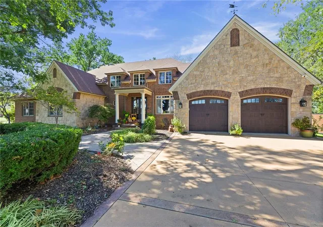 Photo 1 of Single family home for sale at 2122 N Cottonwood St, Iola, KS 66749 | MLS# 2648042 | Listing updated on 2026-10-22