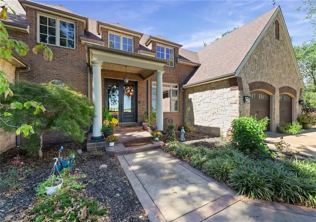 Photo 2 of Single family home for sale at 2122 N Cottonwood St, Iola, KS 66749 | MLS# 2648042 | Listing updated on 2026-10-22