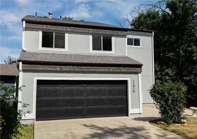 Single family home for sale at 11915 W 66th Terrace, Shawnee, KS 66216 | MLS# 2648045