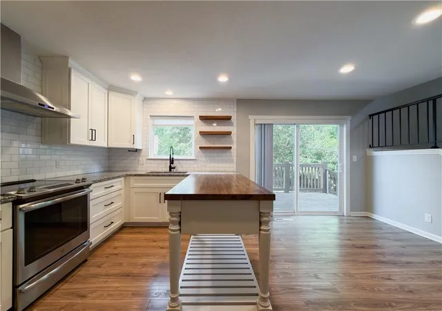 Photo 4 of Single family home for sale at 11915 W 66th Terrace, Shawnee, KS 66216 | MLS# 2648045 | Listing updated on 2026-10-29