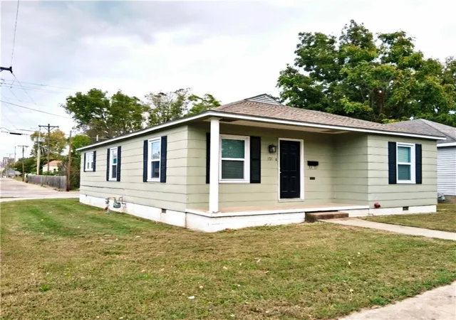 Photo 2 of Single family home for sale at 101 E Park, Pittsburg, KS 66762 | MLS# 2648051 | Listing updated on 2026-10-21