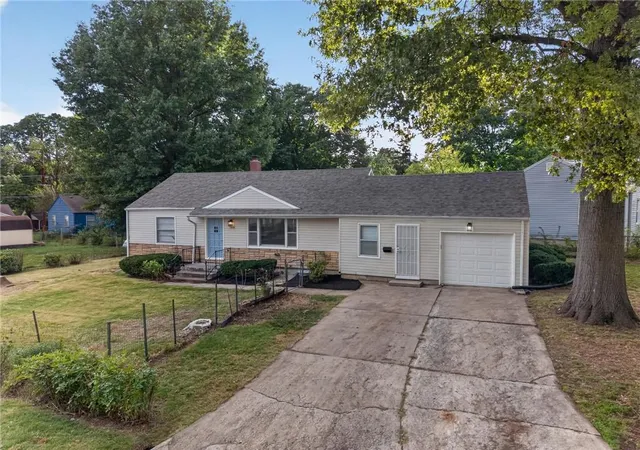 Single family home for sale at 3418 S Home Ave, Independence, MO 64052 | MLS# 2648064