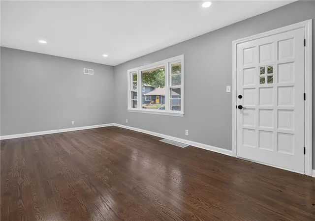 Photo 4 of Single family home for sale at 3418 S Home Ave, Independence, MO 64052 | MLS# 2648064 | Listing updated on 2026-10-21
