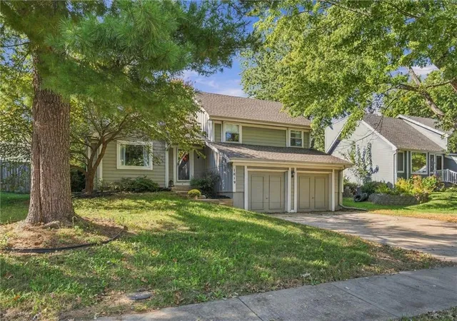 Photo 3 of Single family home for sale at 1819 S Stagecoach Dr, Olathe, KS 66062 | MLS# 2648065 | Listing updated on 2026-10-23