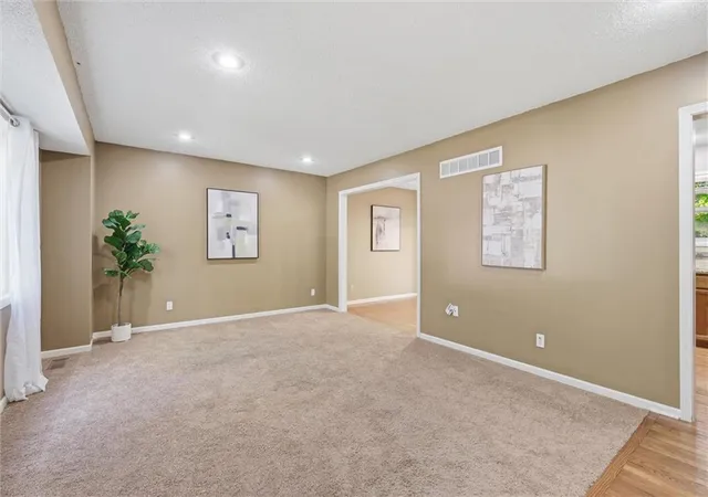 Photo 4 of Single family home for sale at 1819 S Stagecoach Dr, Olathe, KS 66062 | MLS# 2648065 | Listing updated on 2026-10-23