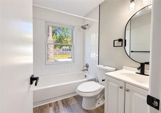 Photo 4 of Single family home for sale at 18813 Powahatan Ct W, Independence, MO 64056 | MLS# 2648066 | Listing updated on 2026-10-26