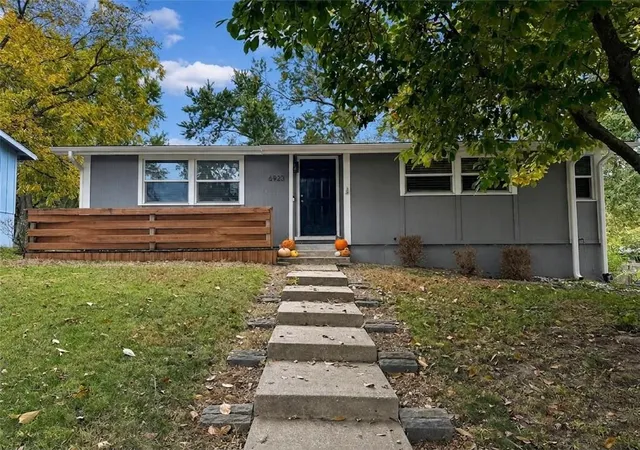 Single family home for sale at 6923 NW 78th Street, Kansas City, MO 64152 | MLS# 2648067
