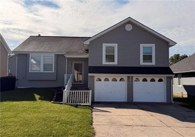 Single family home for sale at 905 Village St, Leavenworth, KS 66048 | MLS# 2648069