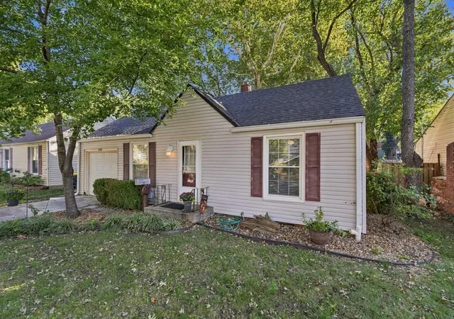 Photo 1 of Single family home for sale at 7709 Oak St, Kansas City, MO 64114 | MLS# 2648071 | Listing updated on 2026-10-29