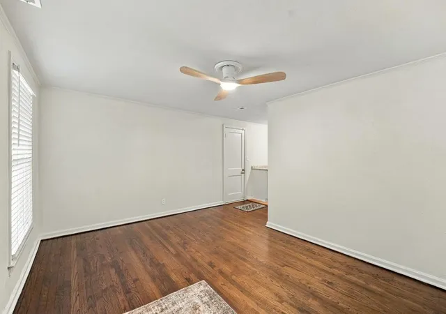 Photo 3 of Single family home for sale at 7709 Oak St, Kansas City, MO 64114 | MLS# 2648071 | Listing updated on 2026-10-29