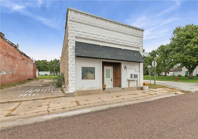 Photo 2 of Single family home for sale at 126 E Central St, Richmond, KS 66080 | MLS# 2648076 | Listing updated on 2026-10-22
