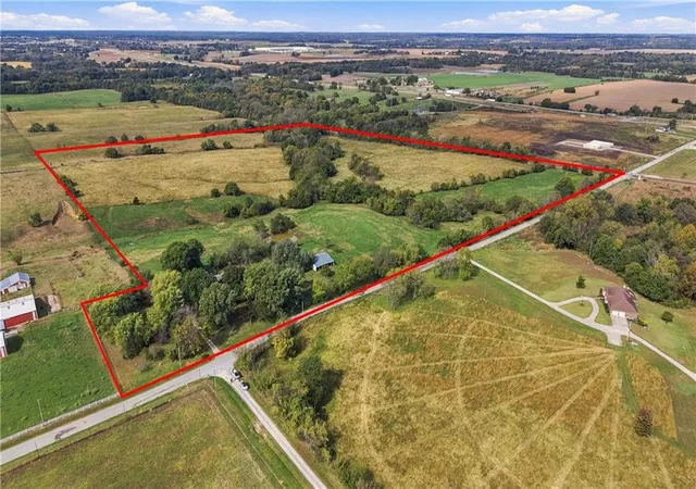 Single family home for sale at 50 NE Highway 501 Rd, Warrensburg, MO 64093 | MLS# 2648079