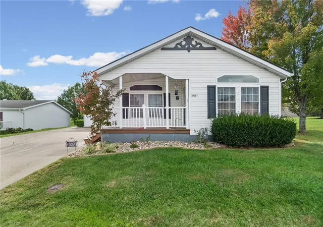 Single family home for sale at 921 NE White Oaks Ln, Oak Grove, MO 64075 | MLS# 2648085