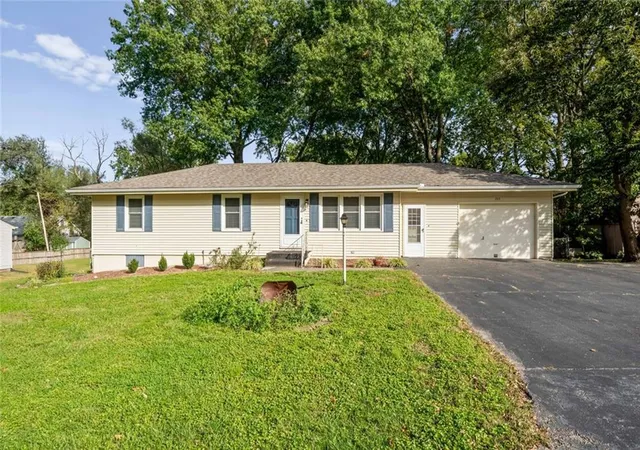 Photo 1 of Single family home for sale at 705 Sw Mitchell St, Oak Grove, MO 64075 | MLS# 2648092 | Listing updated on 2026-10-22