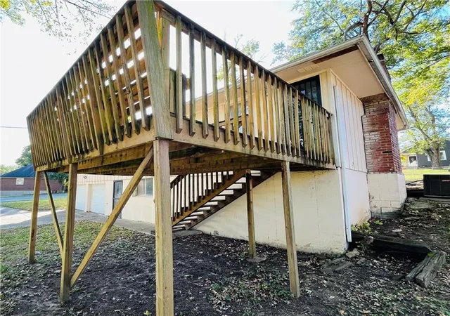 Photo 3 of Single family home for sale at 3829 Stonewall Ct, Independence, MO 64055 | MLS# 2648095 | Listing updated on 2026-10-21