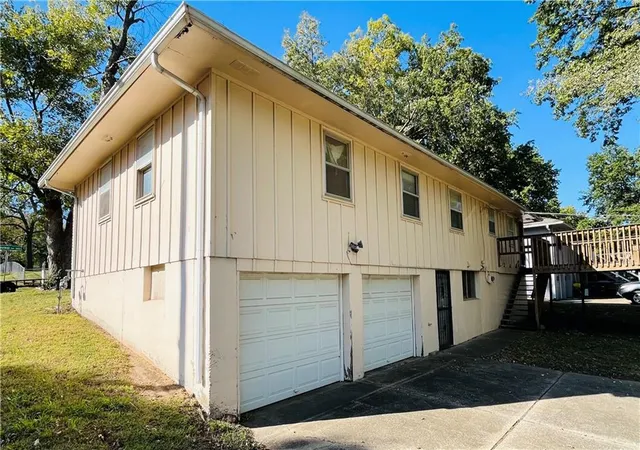Photo 4 of Single family home for sale at 3829 Stonewall Ct, Independence, MO 64055 | MLS# 2648095 | Listing updated on 2026-10-21