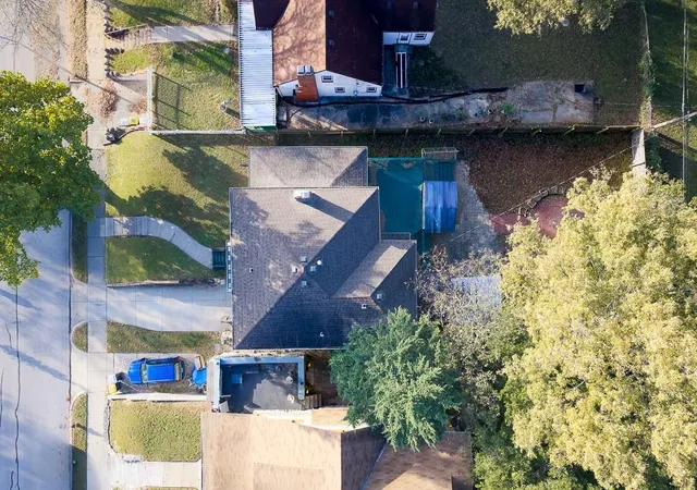 Photo 3 of Single family home for sale at 5828 Paseo Blvd, Kansas City, MO 64110 | MLS# 2648104 | Listing updated on 2026-10-21