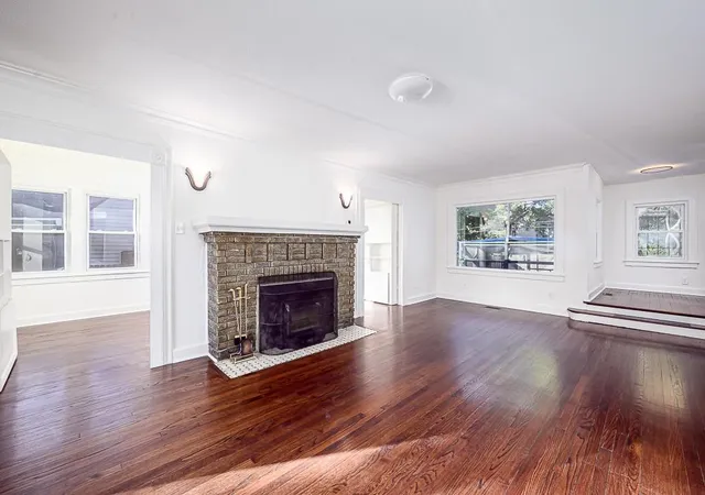 Photo 3 of Single family home for sale at 5828 Paseo Blvd, Kansas City, MO 64110 | MLS# 2648104 | Listing updated on 2026-10-21