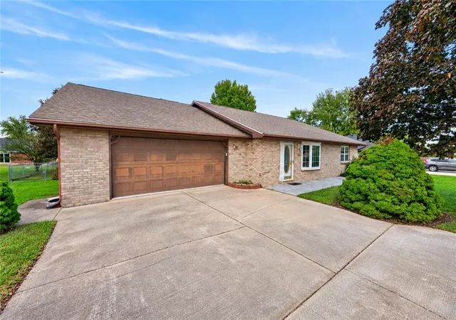 Photo 1 of Single family home for sale at 33 Bryant Rd, Eldon, MO 65026 | MLS# 2648105 | Listing updated on 2026-10-22