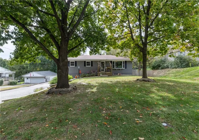 Photo 2 of Single family home for sale at 2836 Blackwell Rd, Saint Joseph, MO 64506 | MLS# 2648114 | Listing updated on 2026-10-22