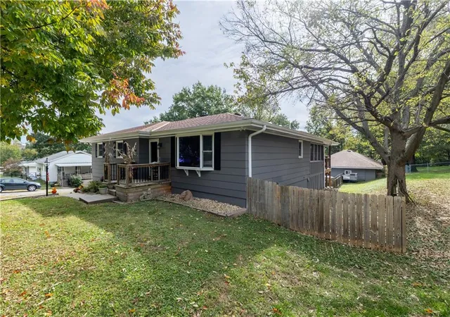 Photo 3 of Single family home for sale at 2836 Blackwell Rd, Saint Joseph, MO 64506 | MLS# 2648114 | Listing updated on 2026-10-22