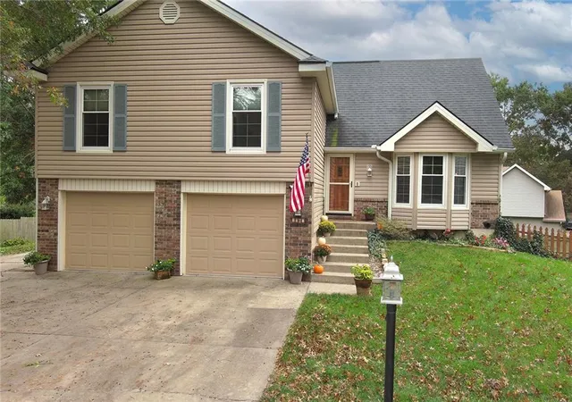 Photo 2 of Single family home for sale at 1707 Remington Ct, Leavenworth, KS 66048 | MLS# 2648120 | Listing updated on 2026-10-22