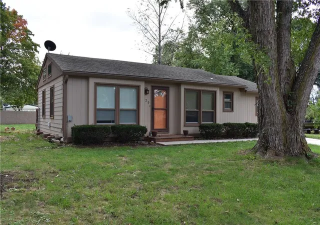 Single family home for sale at 225 King St, Baldwin City, KS 66006 | MLS# 2648132