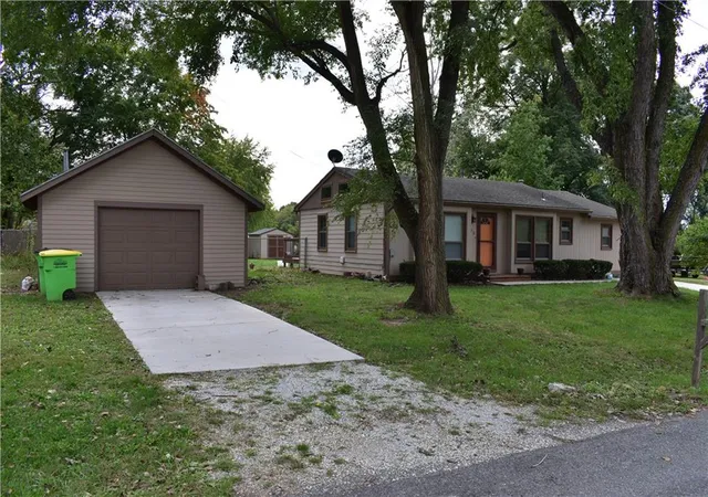 Photo 2 of Single family home for sale at 225 King St, Baldwin City, KS 66006 | MLS# 2648132 | Listing updated on 2026-10-22